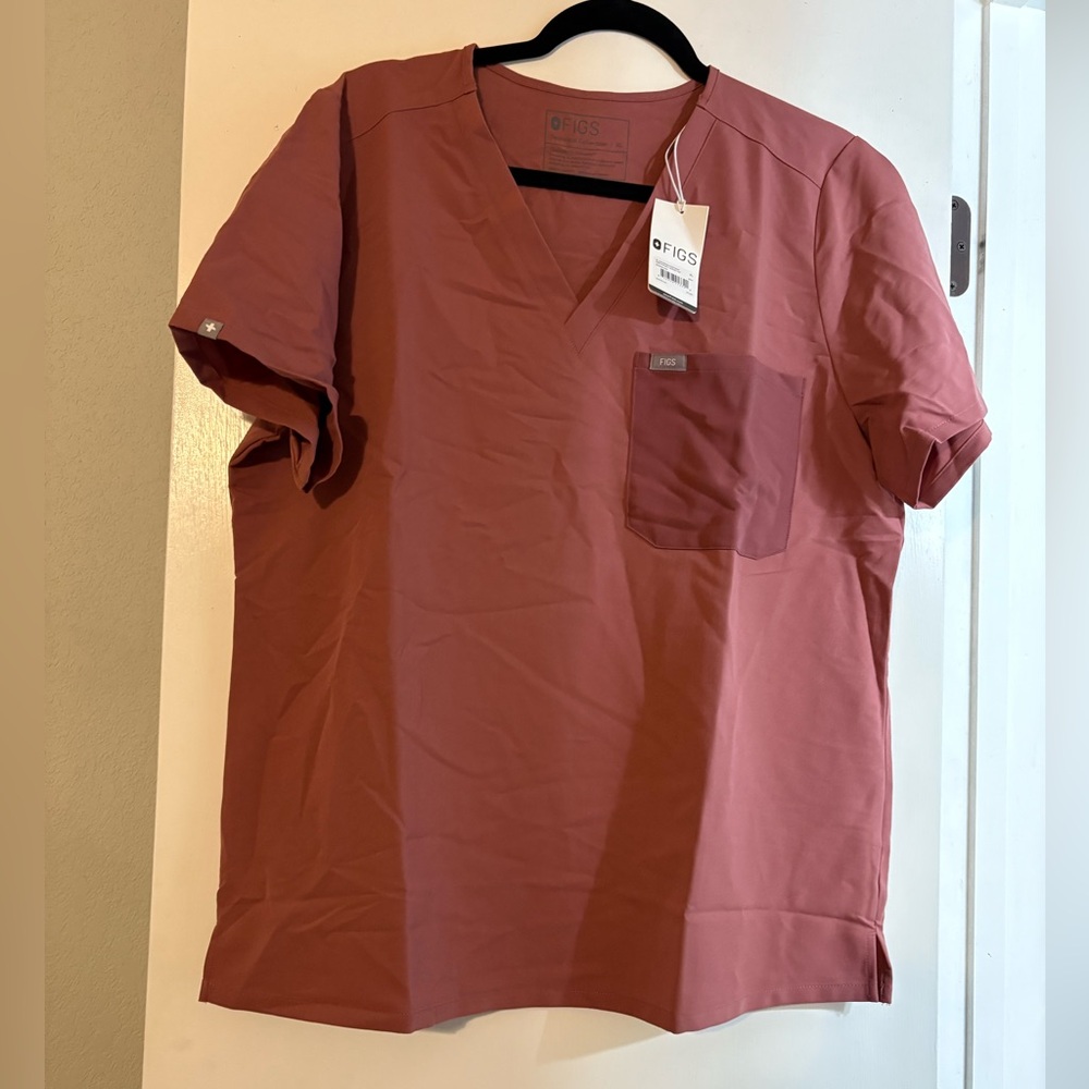 NWT Figs Catarina Mauve Contrast Scrub Top